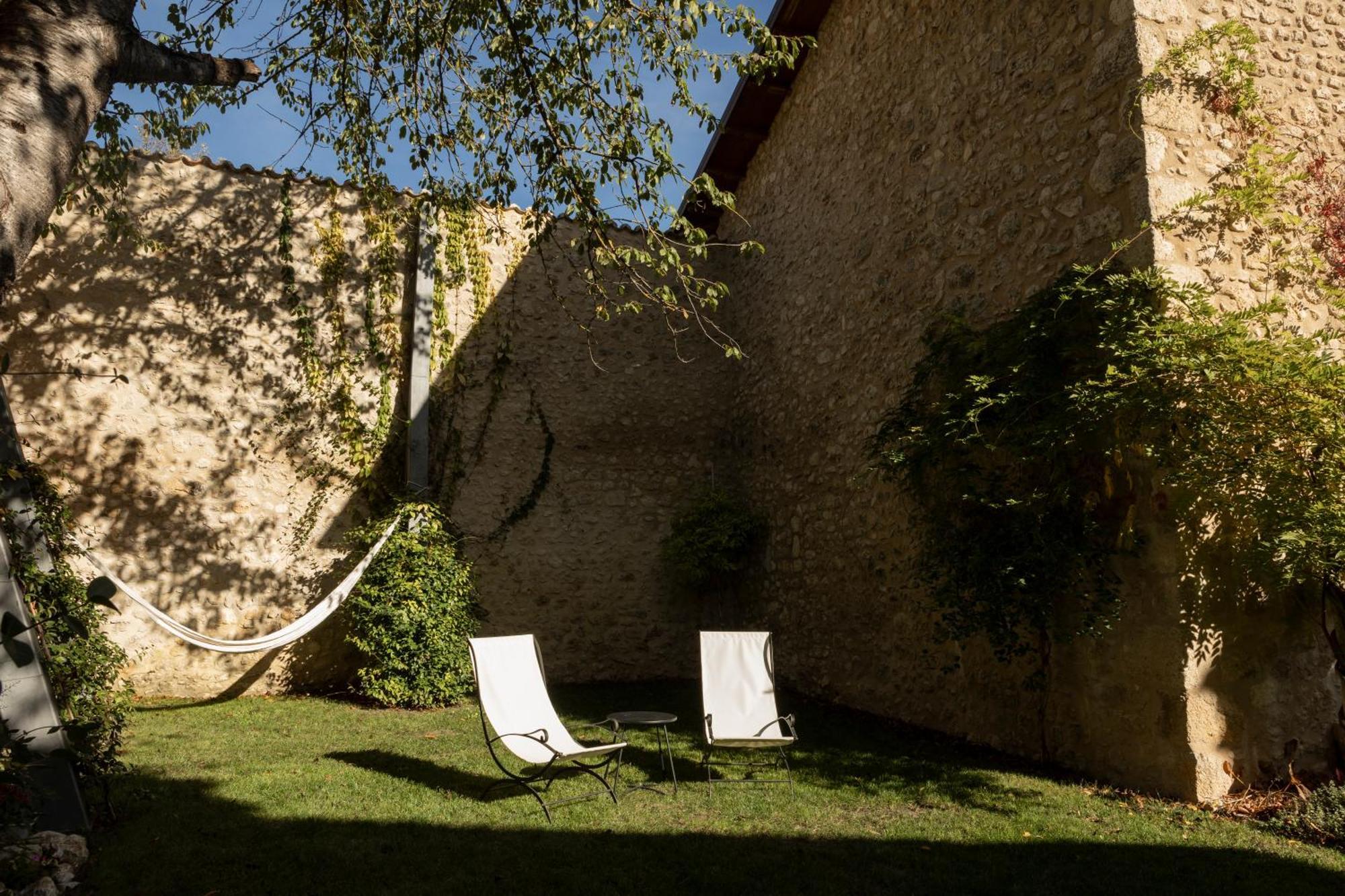 Palazzo Pirro Dimora Storica Bed & Breakfast Acciano Exterior photo