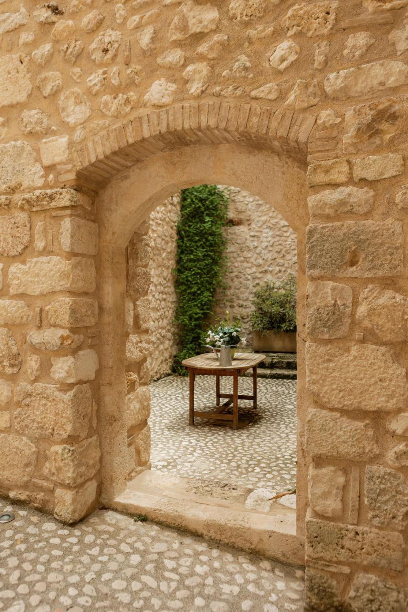 Palazzo Pirro Dimora Storica Bed & Breakfast Acciano Exterior photo