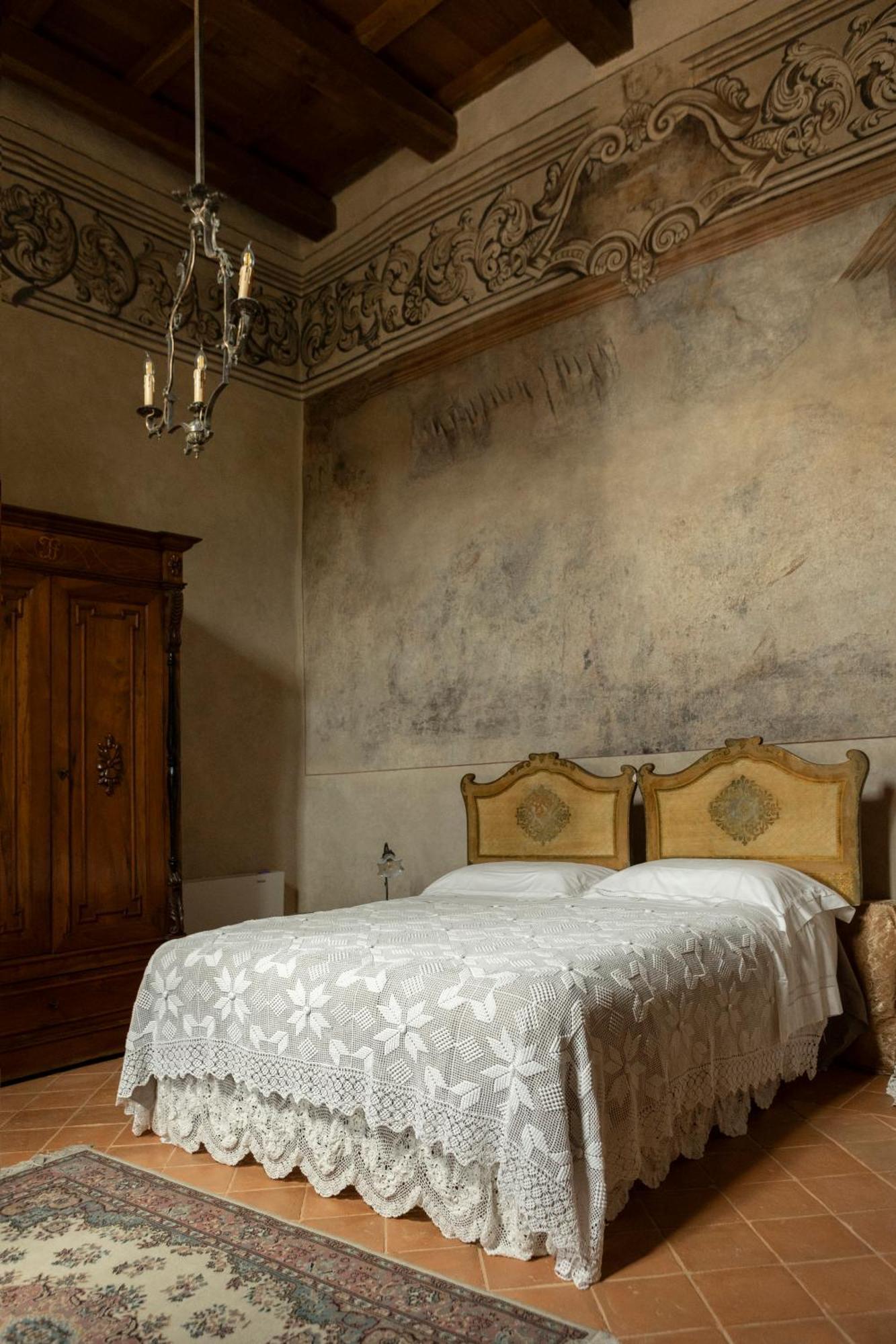 Palazzo Pirro Dimora Storica Bed & Breakfast Acciano Exterior photo